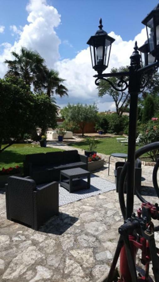 Bed and Breakfast Au Jardin D'Amphora Ginestas Exterior foto